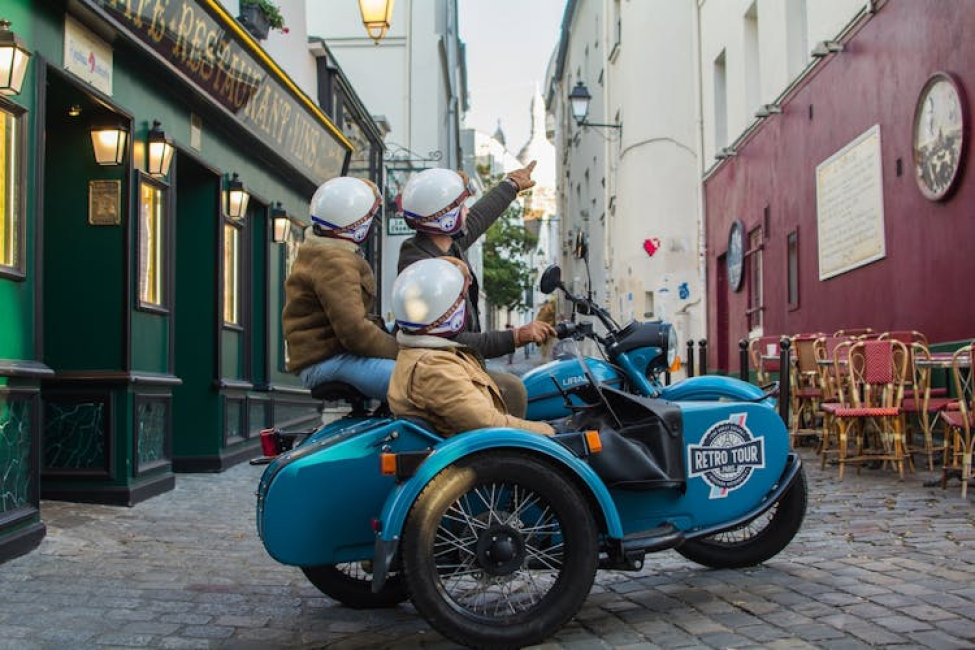 Vintage sidecar motorcycle tour of Montmartre and Latin Quarter