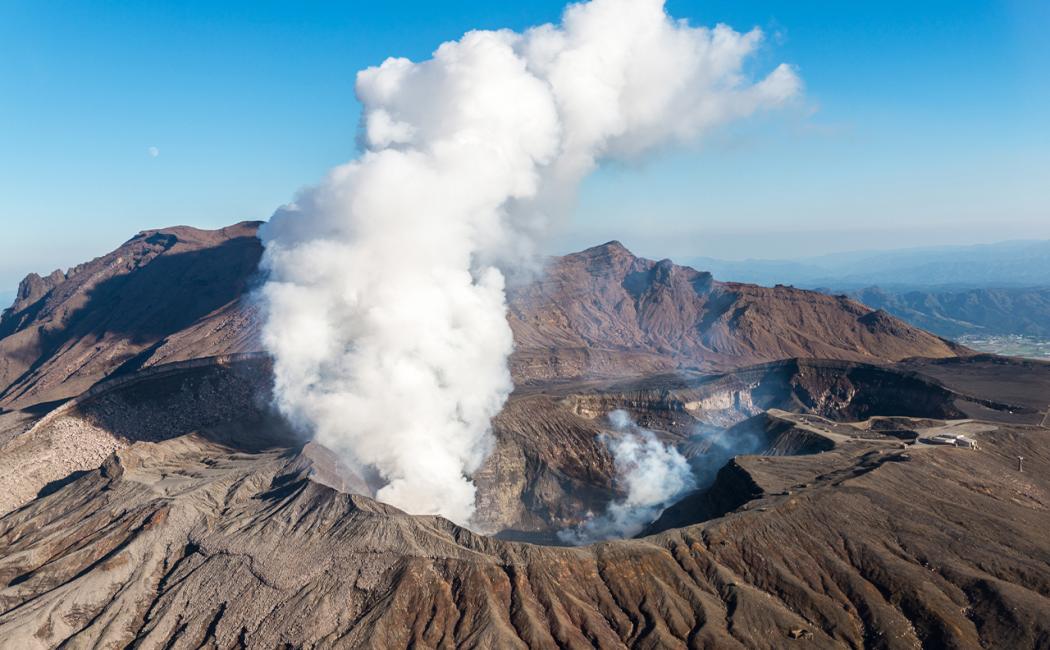 【1人成團】九州一日遊前往火山口｜阿蘇山草千里・阿蘇火山・黑川溫泉or熊本城｜博多站出發