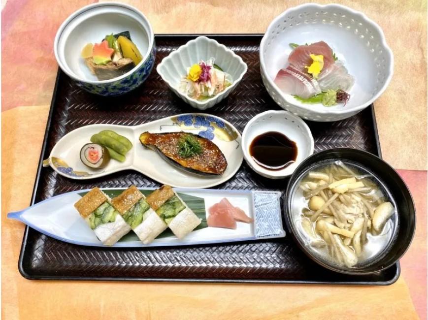 A special experience where you can enjoy lunch of local cuisine and