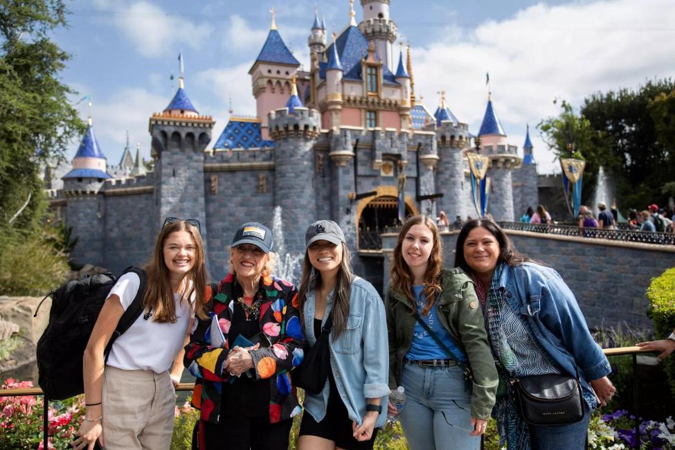 Los Angeles Day Tour by Private Private charter car| Old Town of Los Angeles | Beverly Hills | Disneyland | Departure from downtown Los Angeles - Image 7
