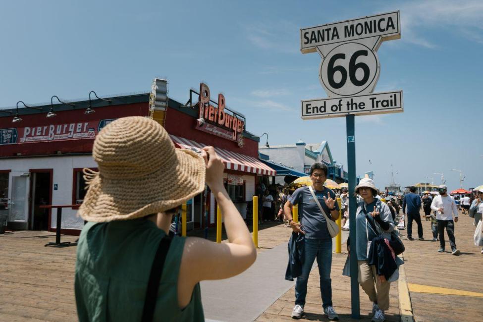 Half-Day Sightseeing Tour of the Best of Los Angeles from Santa Monica - Image 9