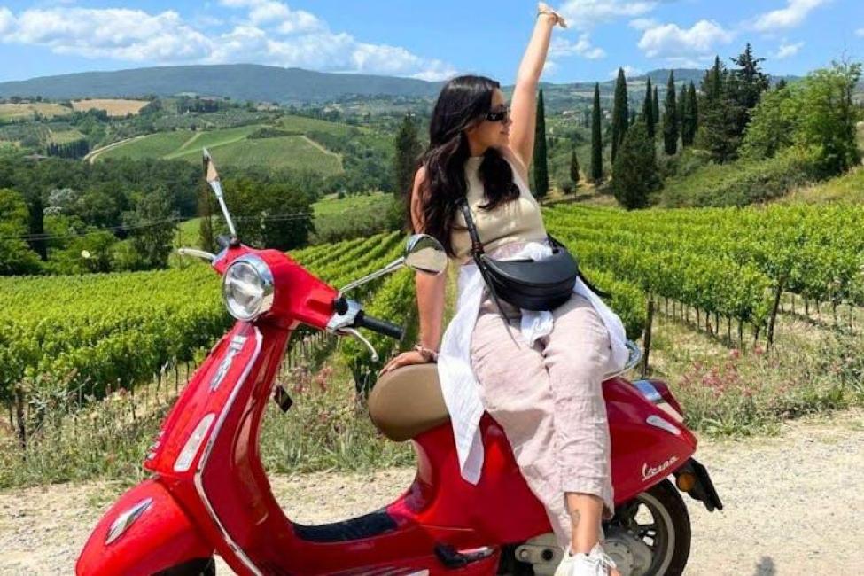 トスカーナ地方を巡るイタリアの象徴的なスクーターツアー（ランチと
