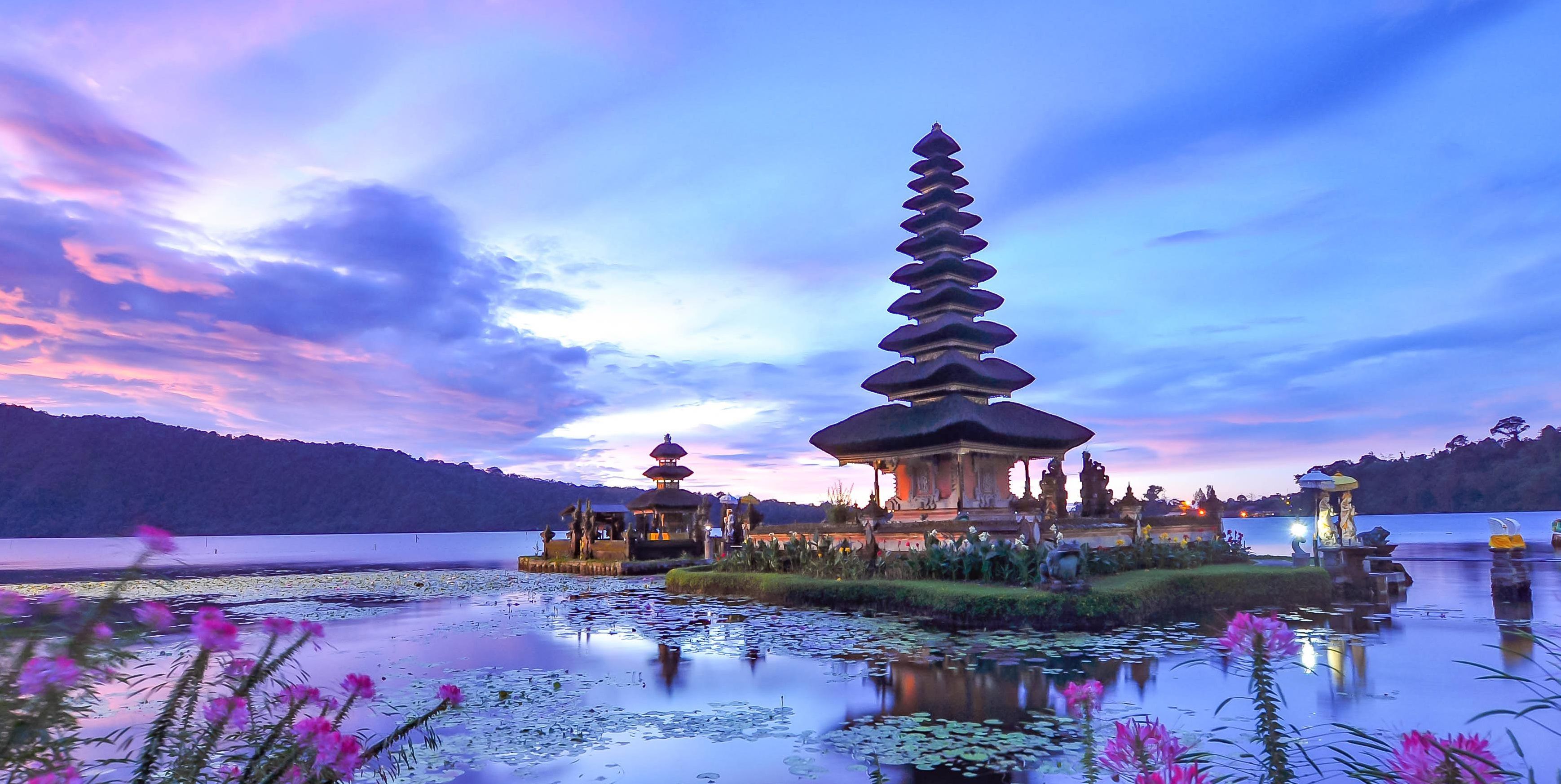 Самые красивые бали. Храм Пура улун дану Бедугул. Бали остров. Республика Индонезия Бали. Бали колорит.