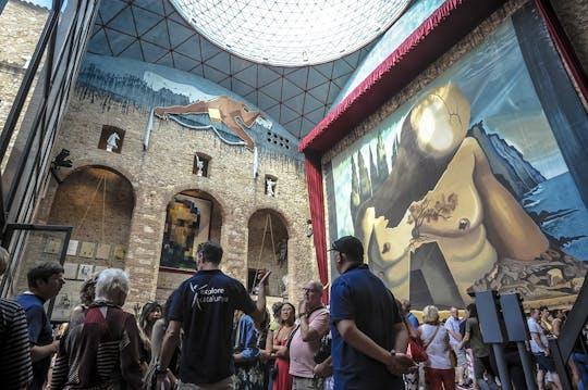 バルセロナ発 サルバドール・ダリ美術館・フィゲラス・カダケスツアー