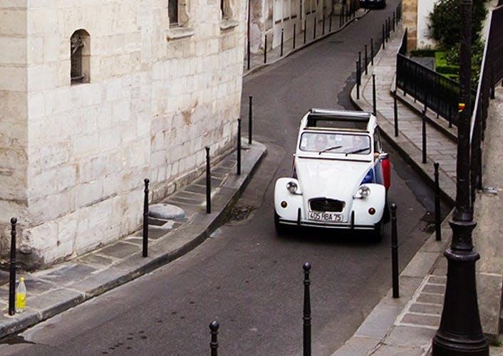 Private tour in a vintage car with a local - KKday