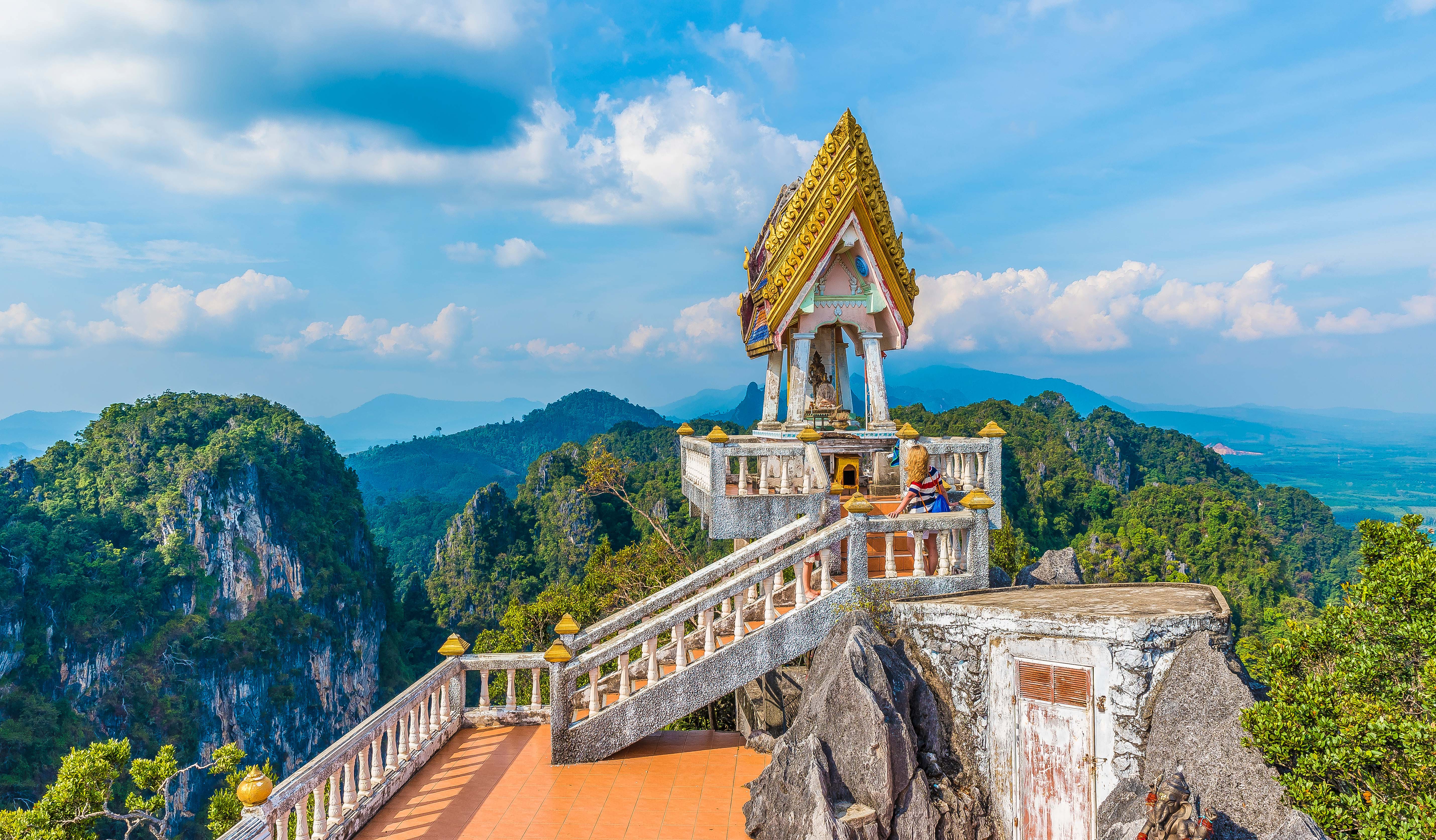 Tour tham quan Đền Hang Cọp, Hồ Ngọc lục bảo & Suối nước nóng từ Krabi - Cả ngày - KKday