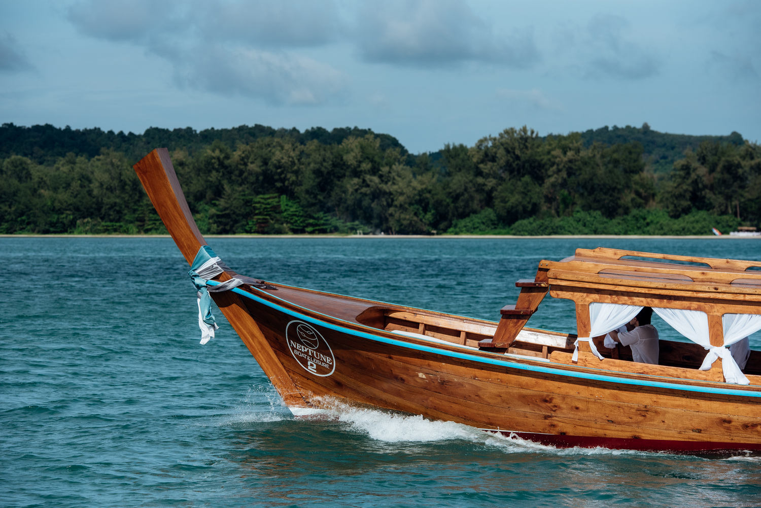 เรือหางยาวส่วนตัวสุดหรู กระบี่ เนปจูน | ประเทศไทย - KKday