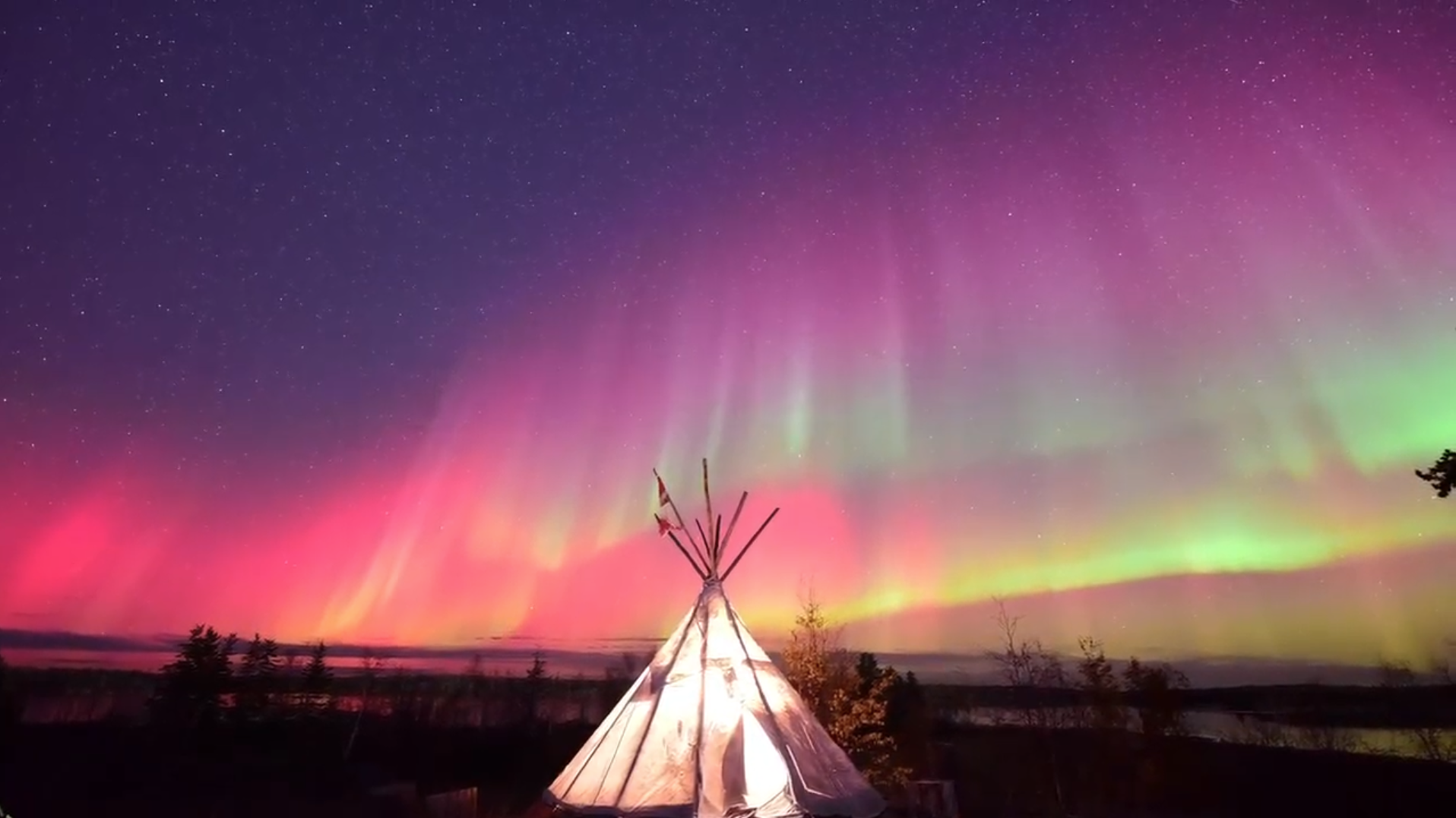 期間限定10%割引】イエローナイフ5日間ツアー：ガラスのティピーで