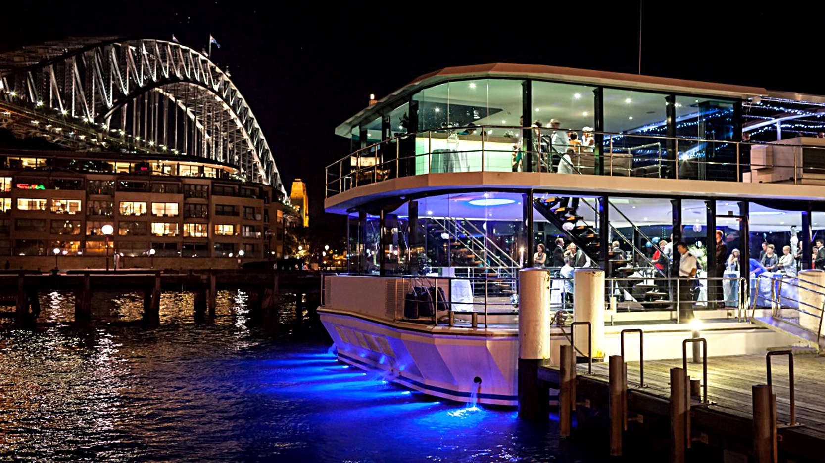 Î‘Ï€Î¿Ï„Î­Î»ÎµÏƒÎ¼Î± ÎµÎ¹ÎºÏŒÎ½Î±Ï‚ Î³Î¹Î± Clearview Cruises offers romantic dinner date on a luxury glass boat in Sydney