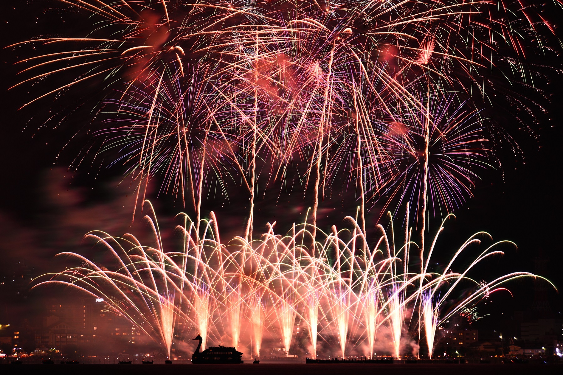 KKday限定】長野県｜日本最大級の花火大会 諏訪湖花火大会 1日ツアー