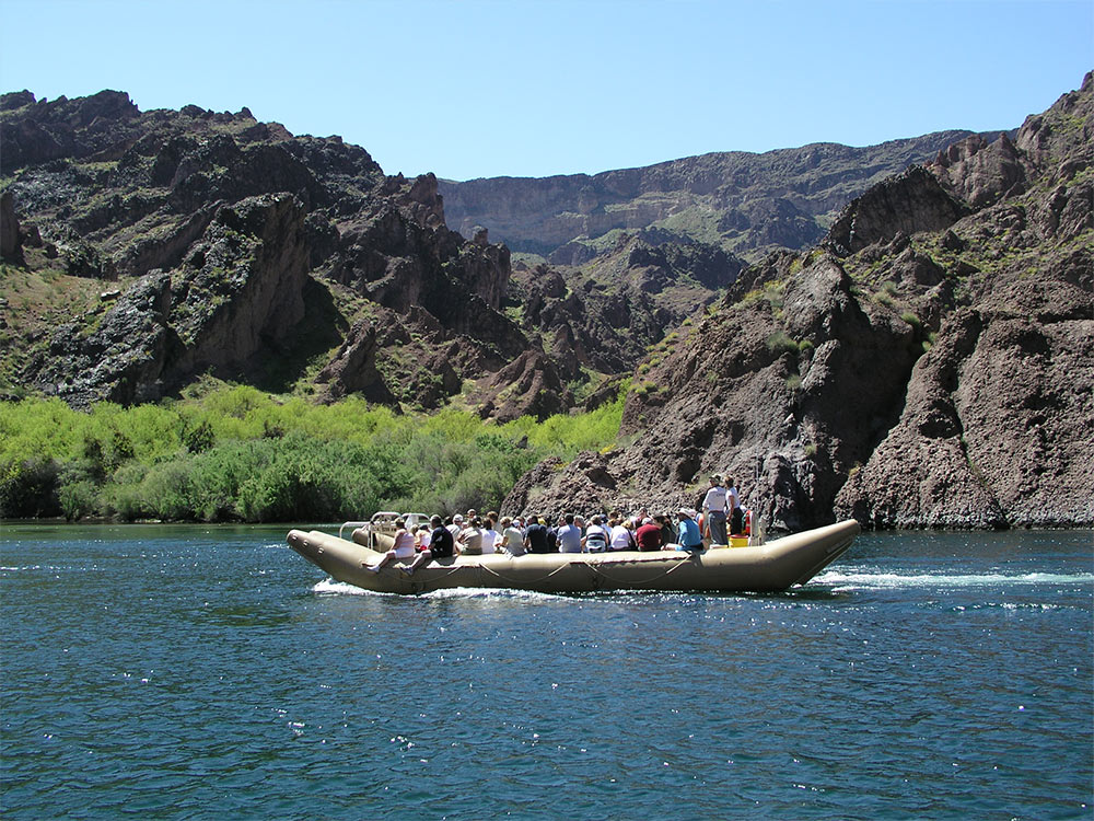 【【漂泊峽谷中】美國科羅拉多河橡皮艇遊河體驗（拉斯維加斯出發）