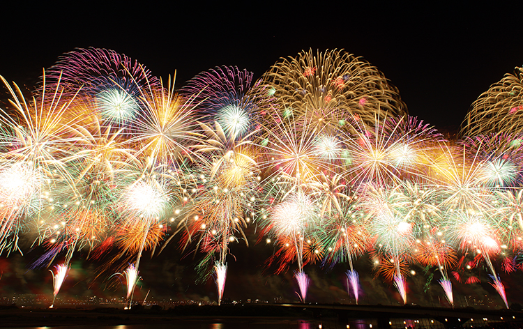 長岡花火 中継でいいや」と思っていた新潟県民が、生まれて初めて『長岡花火』を ビジネス・経済