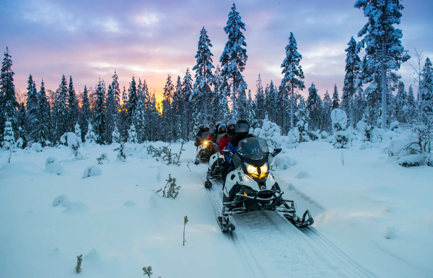 芬兰极地文化体验一日游】参观冰雪城堡和教堂＋罗瓦涅米文化观光＋雪橇摩托车体验- KKday