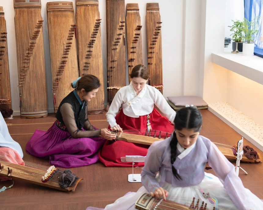 ソウルタイムトラベル：韓屋村ウォーキングツアー + 伽耶琴（韓国の