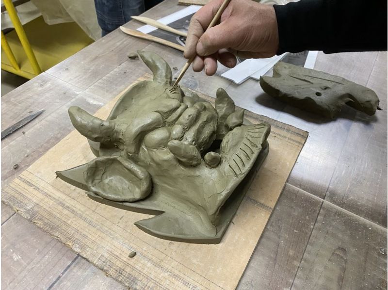 鬼瓦職人手造り一軒家分セット(相談可) 兵庫・南あわじ市｜鬼瓦作り体験と瓦焼きランチセット - KKday