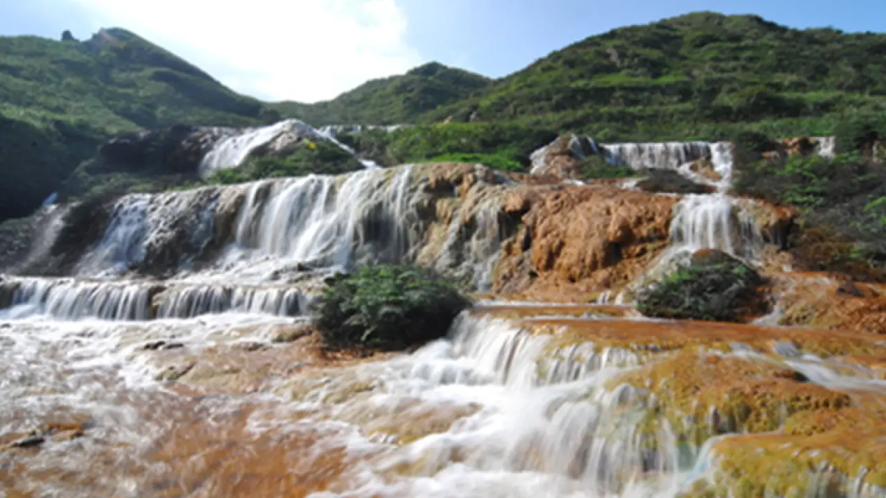 New Taipei Chartered/Shared One-day Tour | Shifen Old Street & Jinguashi Golden Waterfall & Houtong Cat Village & Jiufen Old Street