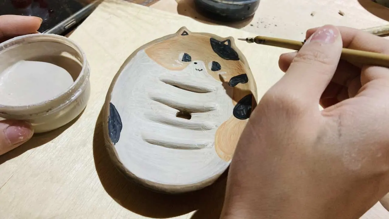 Yilan, Taiwan | Zhongxing Cultural and Creative Park | Hand-shaped pottery plate painting experience