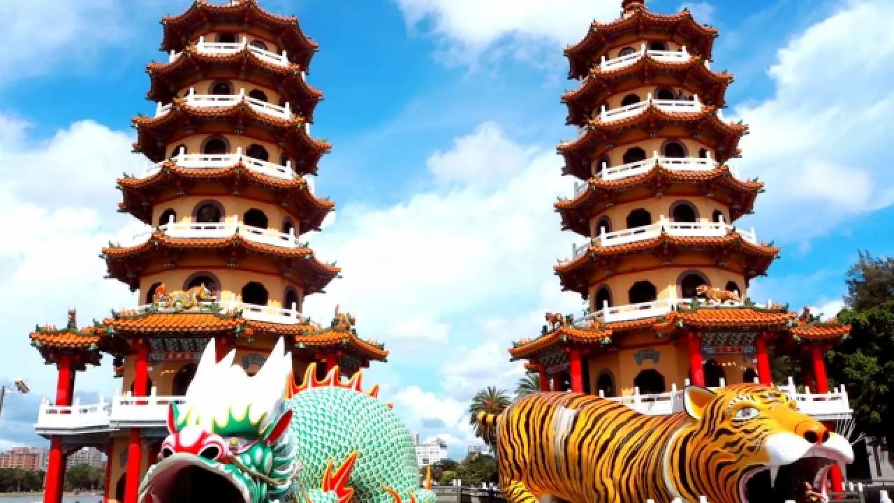 [Kaohsiung City Chartered Tour] A dedicated driver will accompany you to the mountains and sea in Kaohsiung for 8 hours ♪ Qianwang Rental