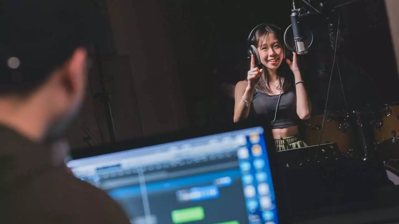 [Singer Recording Experience] Taipei Recording Studio | Music Production Guide | Cover Recording | Exclusive Personal MV Experience | Near MRT Donghu Station and Huzhou Station [One person only]