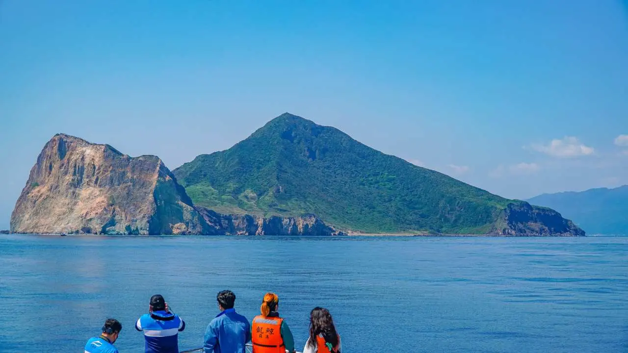 [Group of 4] Yilan Half-day Tour | Whale Watching & Guishan Island & Lanyang Museum | Departing from Taipei Main Station