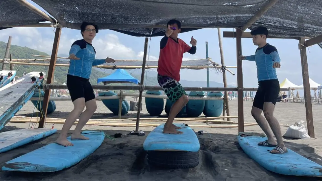 宜蘭烏石港衝浪|海盜衝浪 - 衝浪板、趴板租借|衝浪教學體驗
