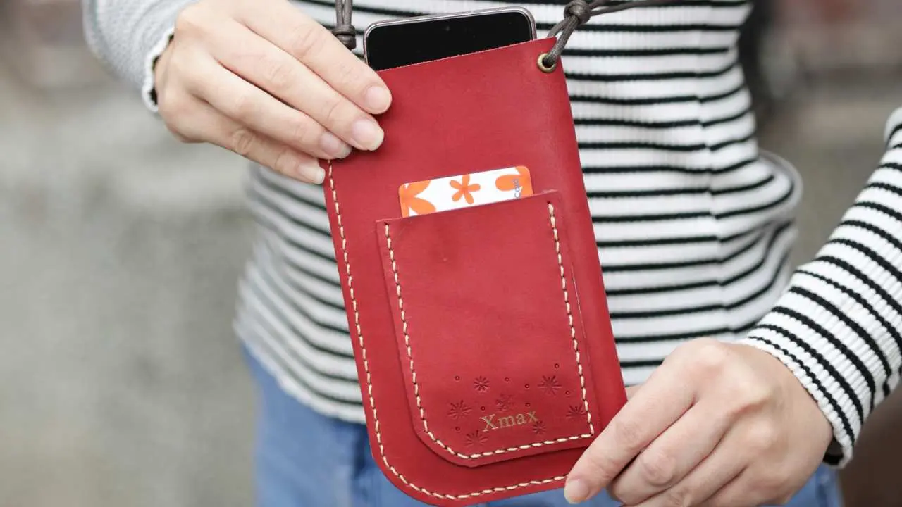 [50% off for 2 people traveling together] Taipei Dadaocheng | Taco handmade leather carving | Mobile phone bag DIY experience | One person only