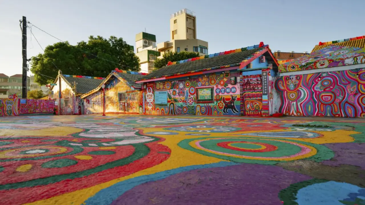 11-day chartered car tour around the island | Taipei + Hualien + Kenting + Tainan + Taichung [10HR per car/one guide per car] | Taipei National Palace Museum + Taipei 101 Building + Chiang Kai-shek Memorial Hall + Shilin Official Residence + Alishan + Sun Moon Lake | One person Group|Private customized charter|Departure from Taipei/New Taipei