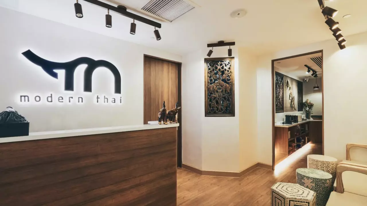 Modern Thai |  經典按摩體驗|泰式按摩、香薰精油按摩、淋巴引流、草本球按摩、熱石按摩