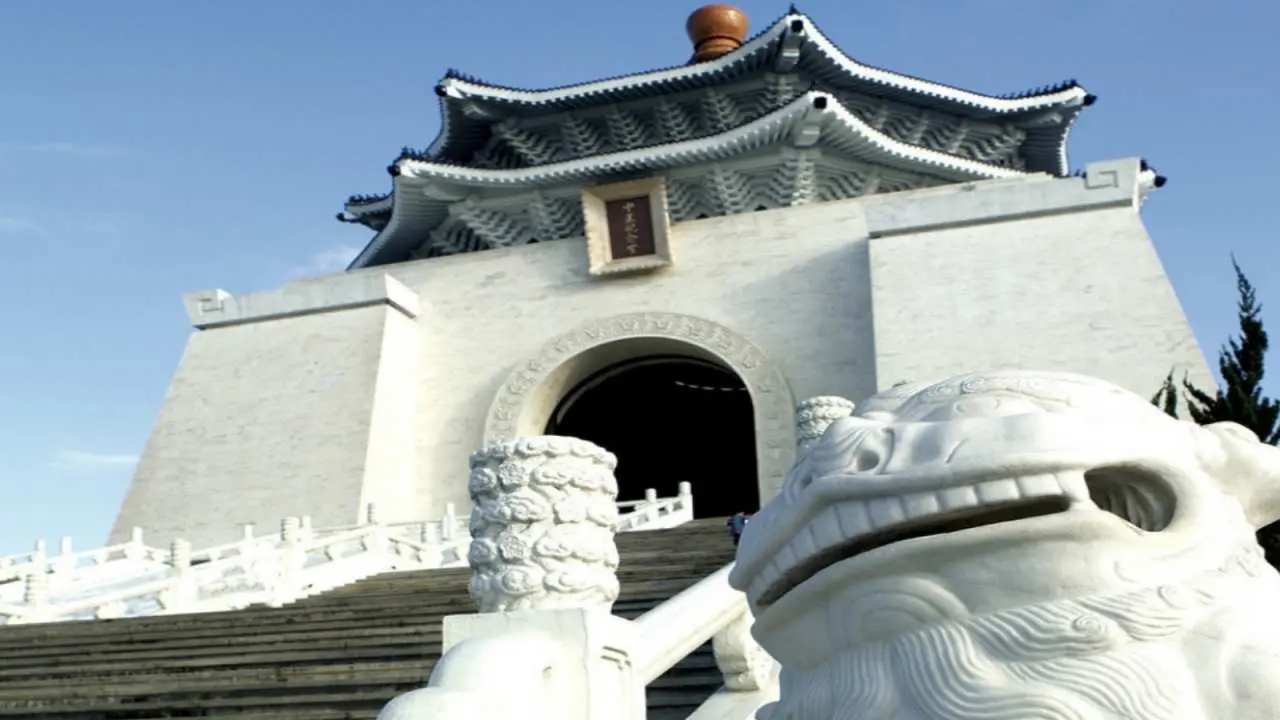 12-day charter car tour around the island | Taipei + Hualien + Kenting + Tainan + Taichung [10HR per car/one guide per car] | Taipei National Palace Museum + Taipei 101 Building + Chiang Kai-shek Memorial Hall + Shilin Official Residence + Alishan + Sun Moon Lake | One person Group|Private customized charter|Departure from Taipei/New Taipei