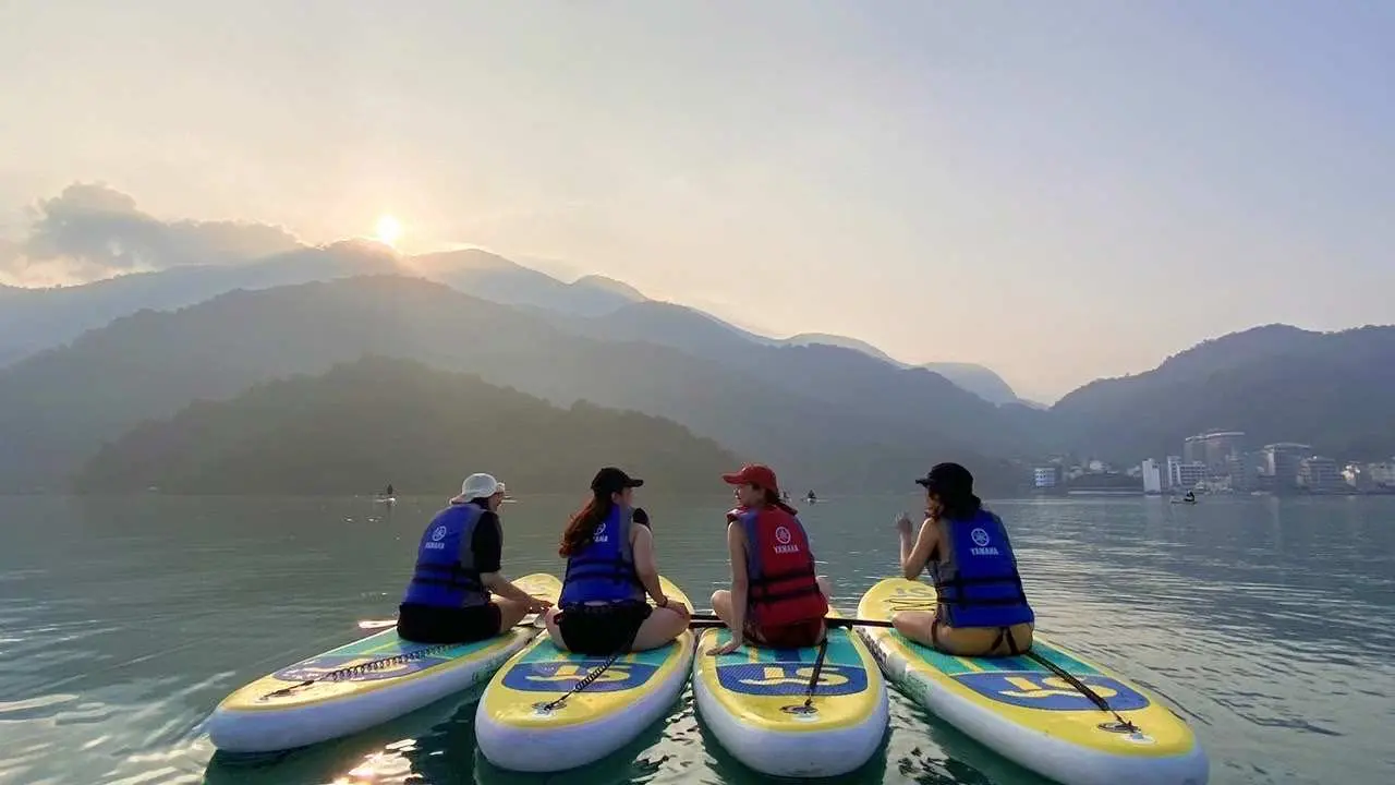 Nantou | SUP experience at Sun Moon Lake & Xiangshan Visitor Center one-day tour | Departing from Taichung