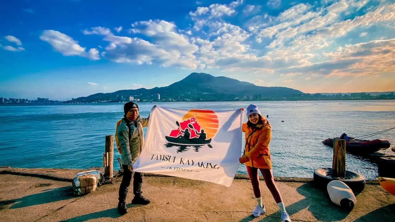 Tamsui kayaking Tamsui river bank canoe experience activity | 9km river bank scenery, old street special package, event challenge souvenirs (medals, sports towels)