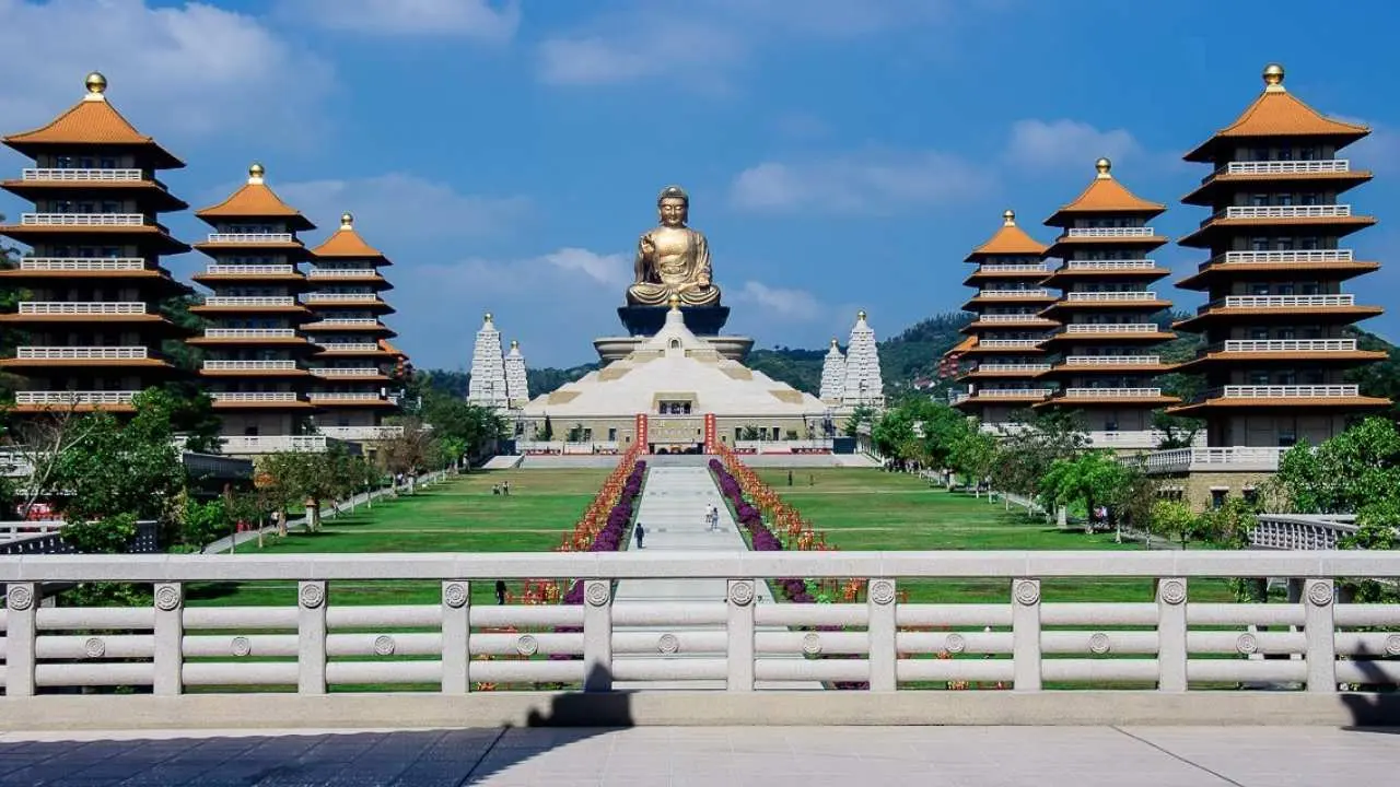 [One-day charter in Kaohsiung suburbs] Fo Guang Shan, Cijin, Ruifeng Night Market | Kaohsiung Xiaogang Airport & urban hotel pick-up and drop-off