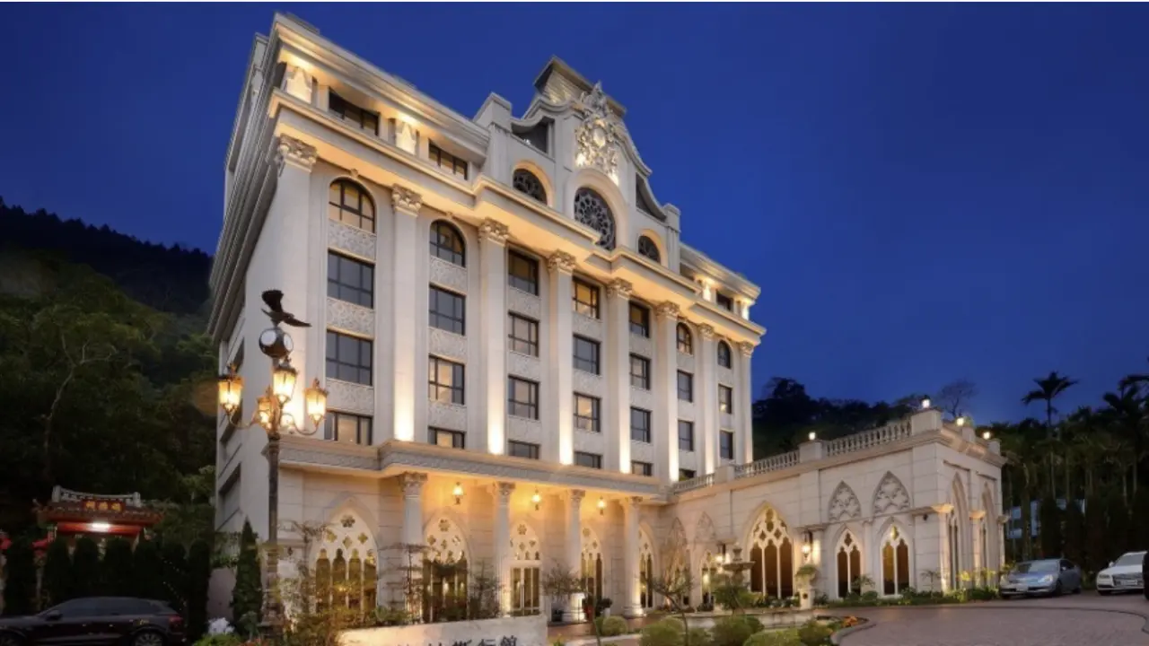 Miaoli Nanzhuang Accommodation | Glass Hotel Double Room One Park One Meal Accommodation Voucher (reservation required by phone)