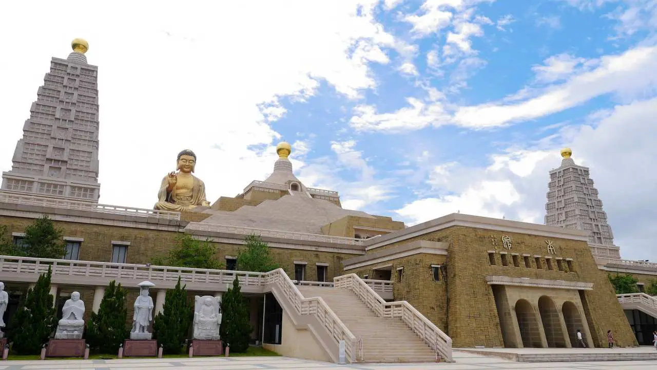 Kaohsiung chartered one-day tour | Fo Guang Shan. Qishan Old Street | Chinese, English and Japanese service