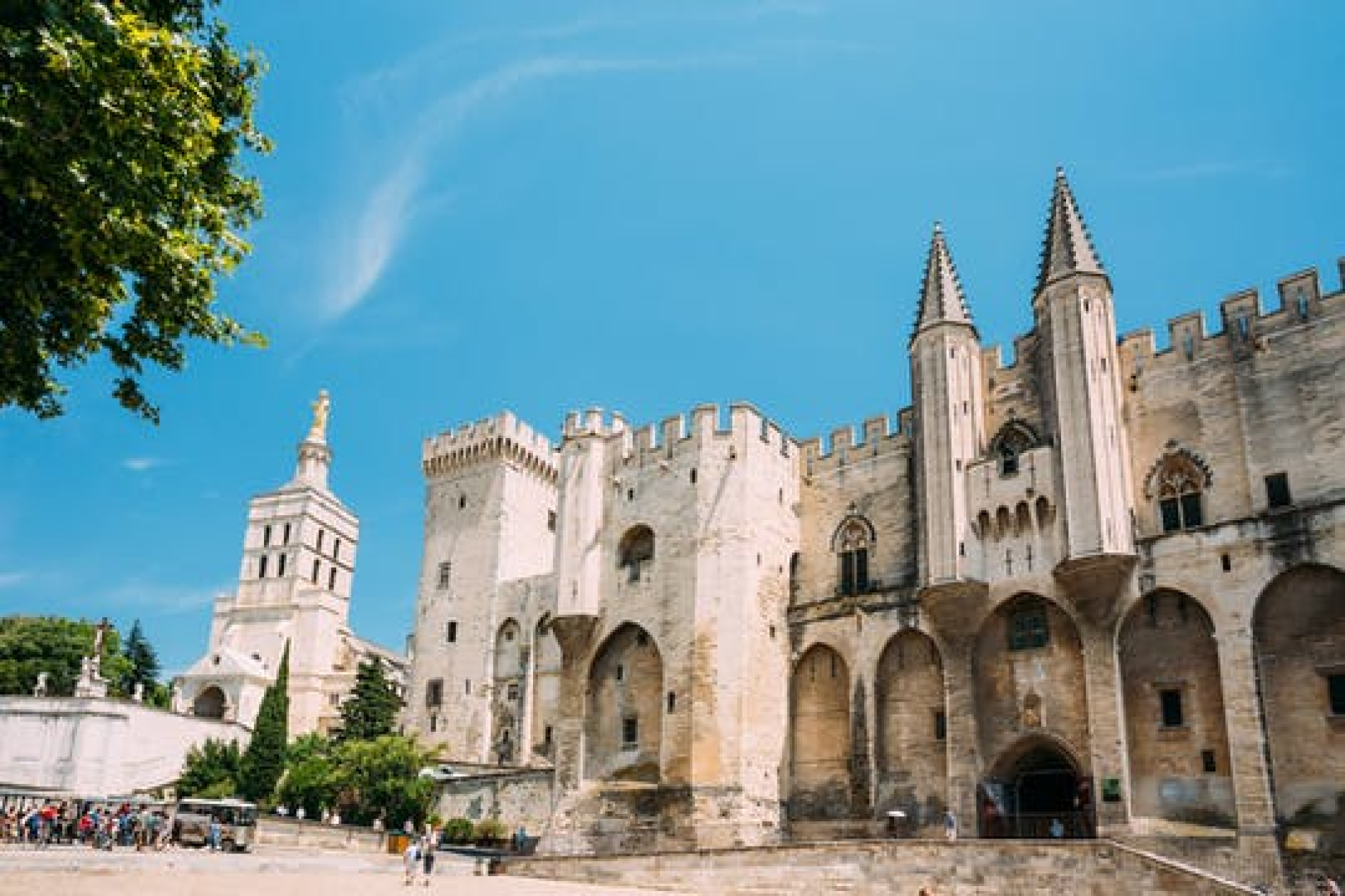 Full Day Tour Of Avignon Chateauneuf Du Pape And Les Baux De Provence Kkday