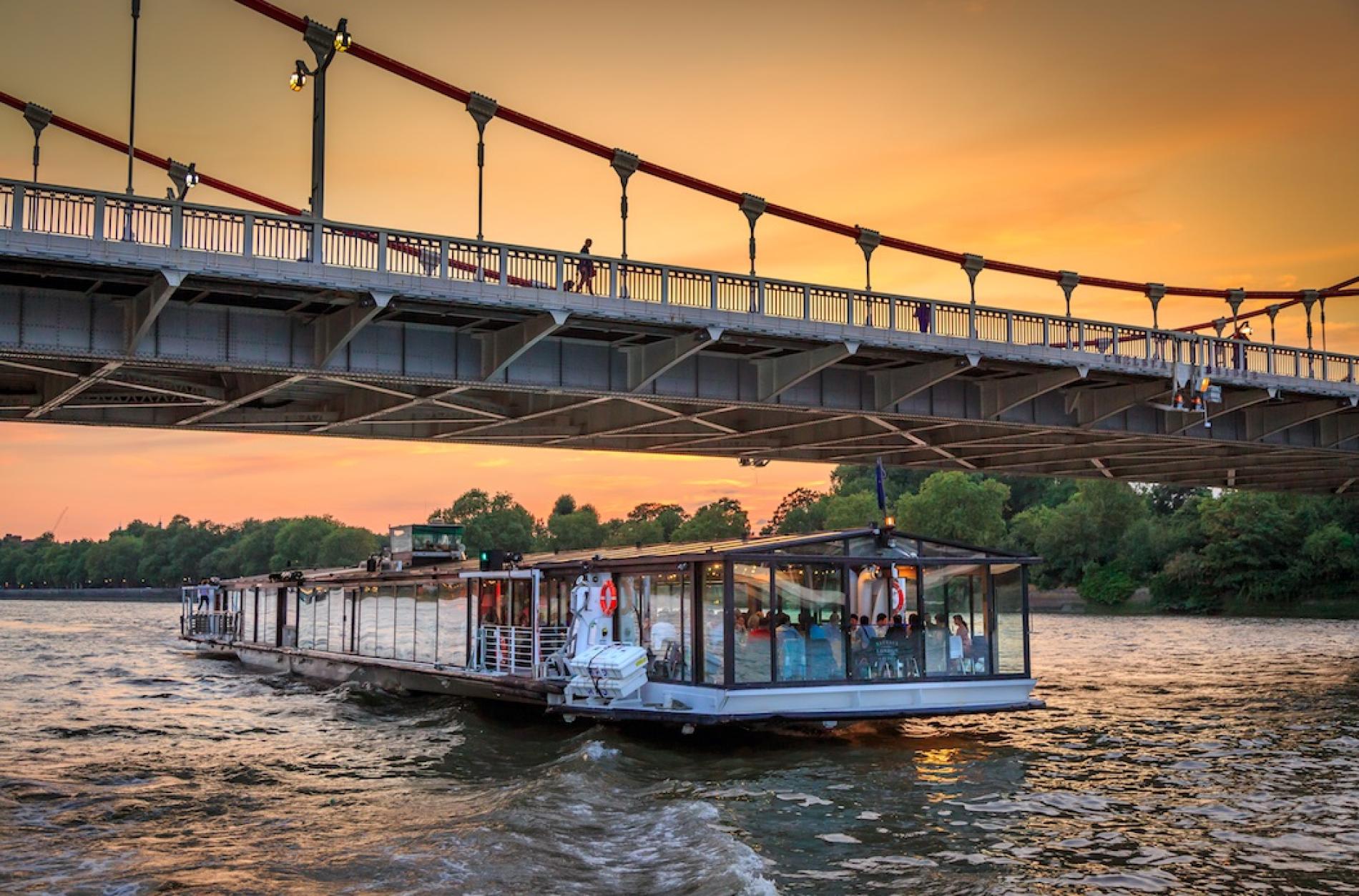 Thưởng Thức Bữa Tối Trên Du Thuyền Sông Thames Ở London