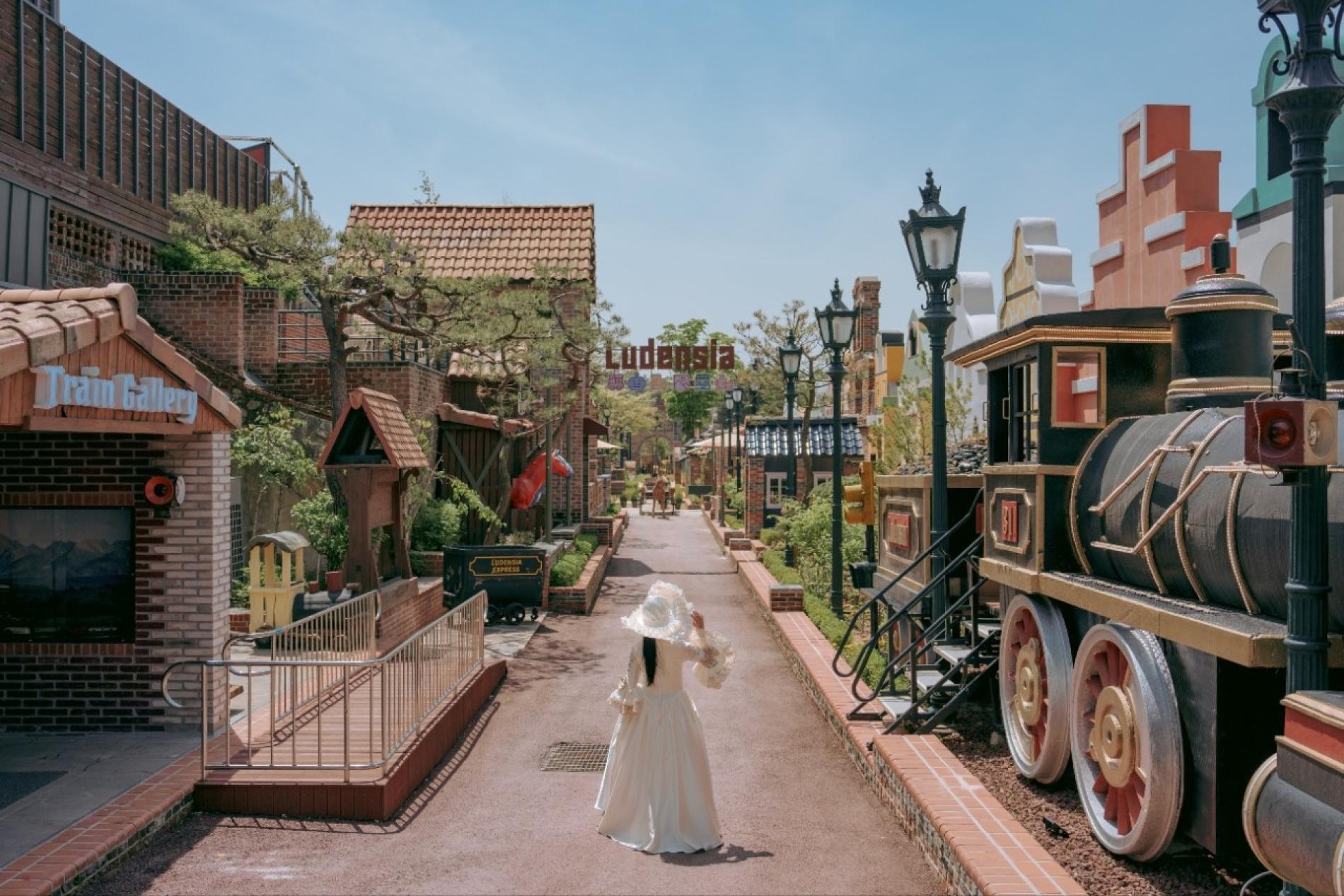 韩国|骊州奥特莱斯/ Ludensia / 韩国民俗村& 花谈林& 银儿牧场(披萨冰淇淋体验) / 小金山吊桥/ 骊州一日游[首尔出发] - KKday