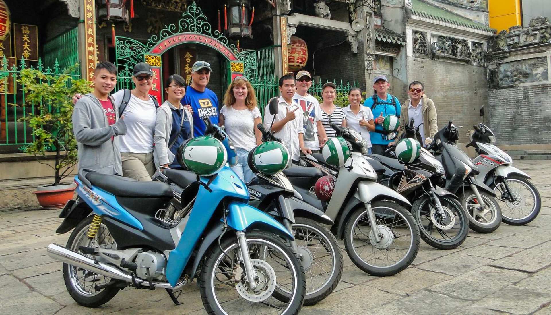  【ホーチミン】バイクでめぐる市内半日ツアー：ベトナムの日常生活を体験！ 
