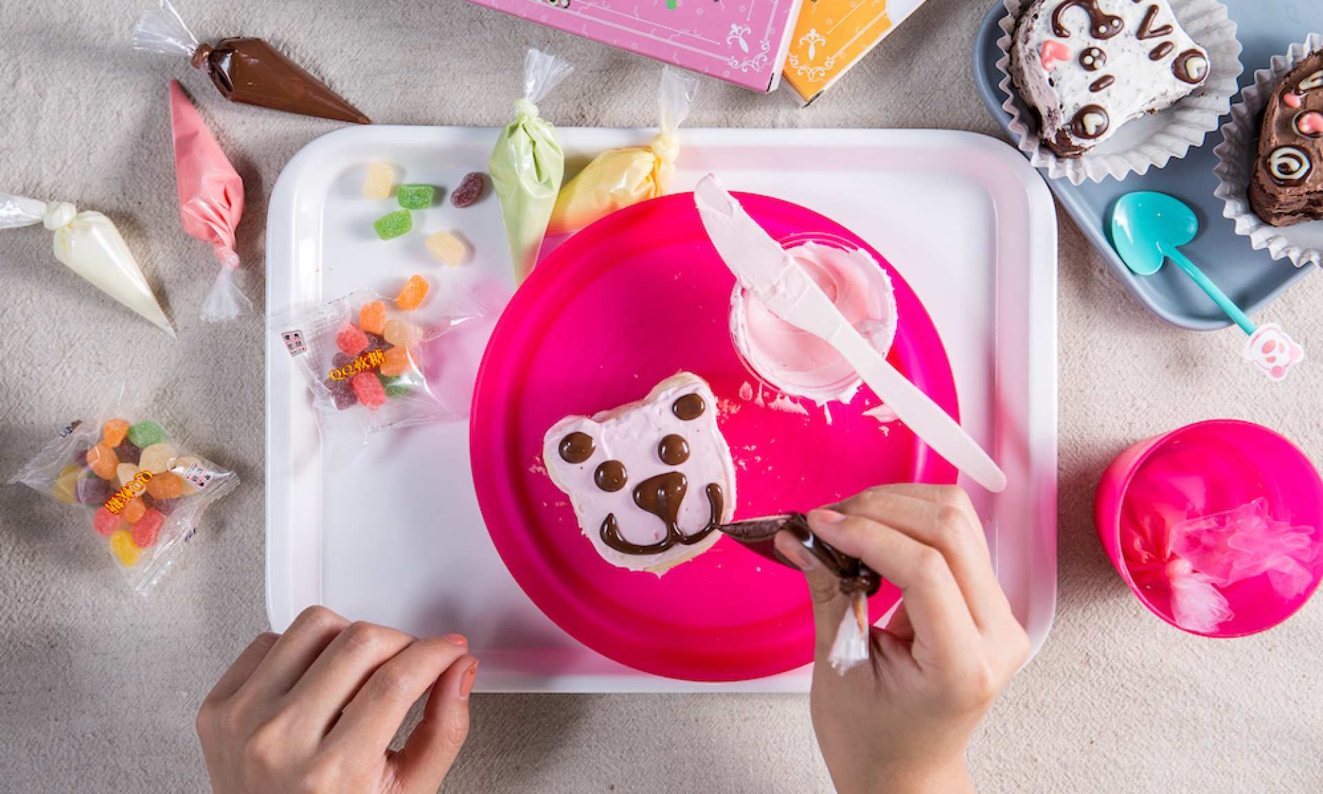  【台中DIY彩繪甜點】小惡魔雪莉貝爾創意冰品甜點・DIY彩繪體驗 