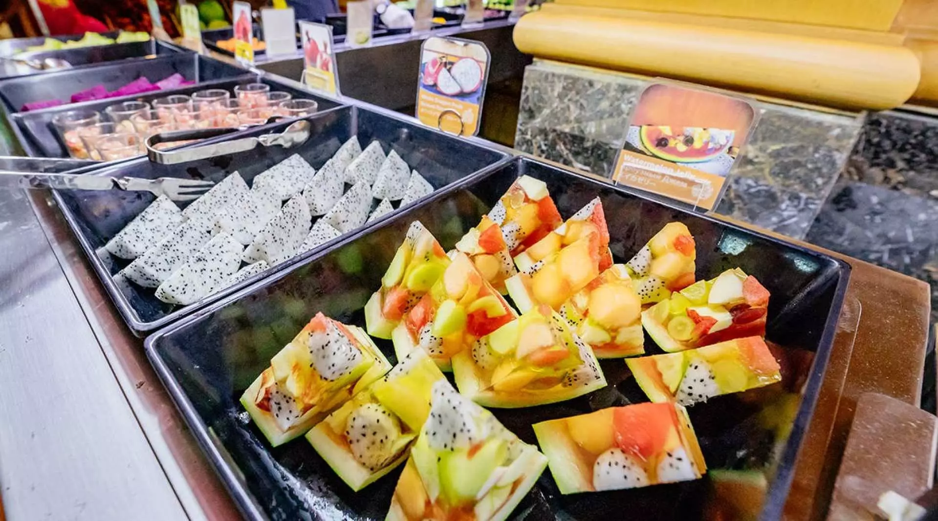 【熱帶水果吃到飽】曼谷 Baiyoke Sky Hotel 18 樓水果自助餐