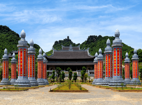 Day Tour | Tam Chuc - Dia Tang Phi Lai Pagodas (From Hanoi)