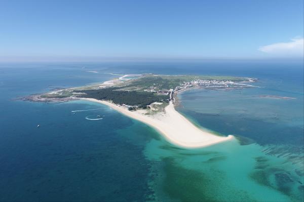 One-day island hopping on Jibei Island in Penghu | Jibei round-trip ferry ticket & water sports experience & Jibei motorcycle | Departure from Chikan Pier