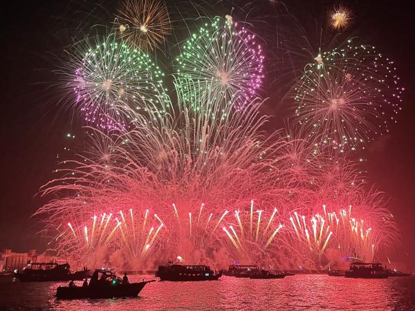 澎湖花火船|海上花火 & 精緻遊艇|優雅登船免排隊佔位