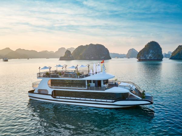 ハロン湾  コージーベイ プレミアム6時間クルーズ日帰り観光ツアー(ベトナム)