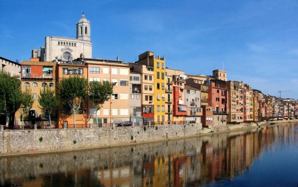 Girona Day Tour: Girona & Dalí Theatre-Museum from Barcelona