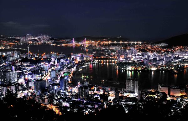 【【釜山夜景遊】 電影殿堂、松島海洋公園、草梁故事街、荒嶺山