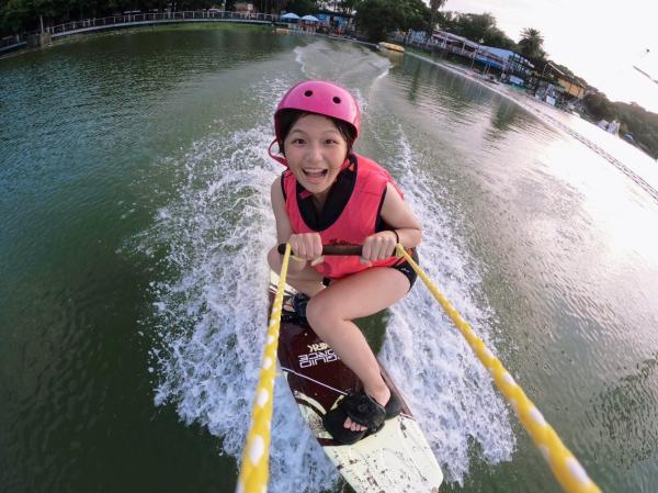 高雄|蓮池潭滑水主題樂園滑水體驗|贈送S U P
