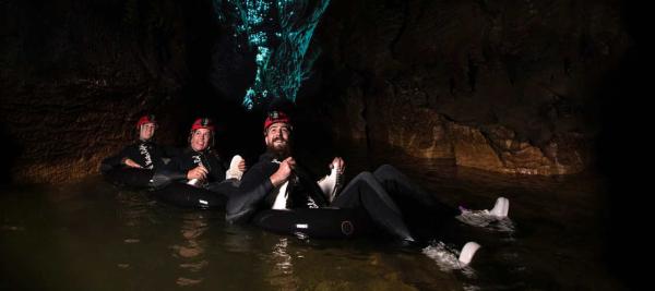 【紐西蘭原創冒險活動】懷托摩洞穴黑水漂流 3 小時冒險之旅