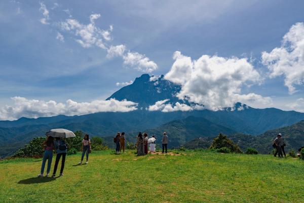 Mount Kinabalu 5-in-1 Private Day Tour: Poring Hot Spring, Canopy Walk, Desa Dairy Farm, Nabalu Market and Marakau Fish Spa with Local Lunch| Kundasang, Sabah