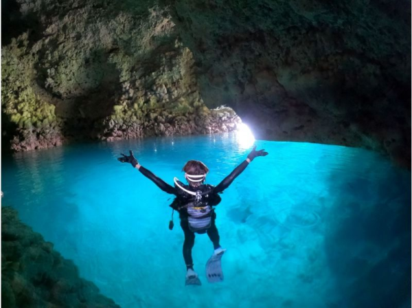 [Okinawa, Onna Village] Blue Cave - Private Rental - Beach Entry - Introductory Diving - Free Photos and Videos! - Approx. 2 hours - 3 times a day - English OK